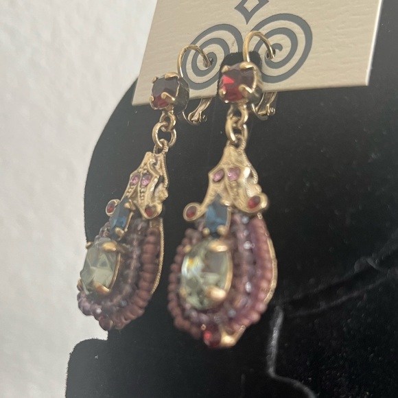 NWT Gorgeous earrings - Picture 4 of 8